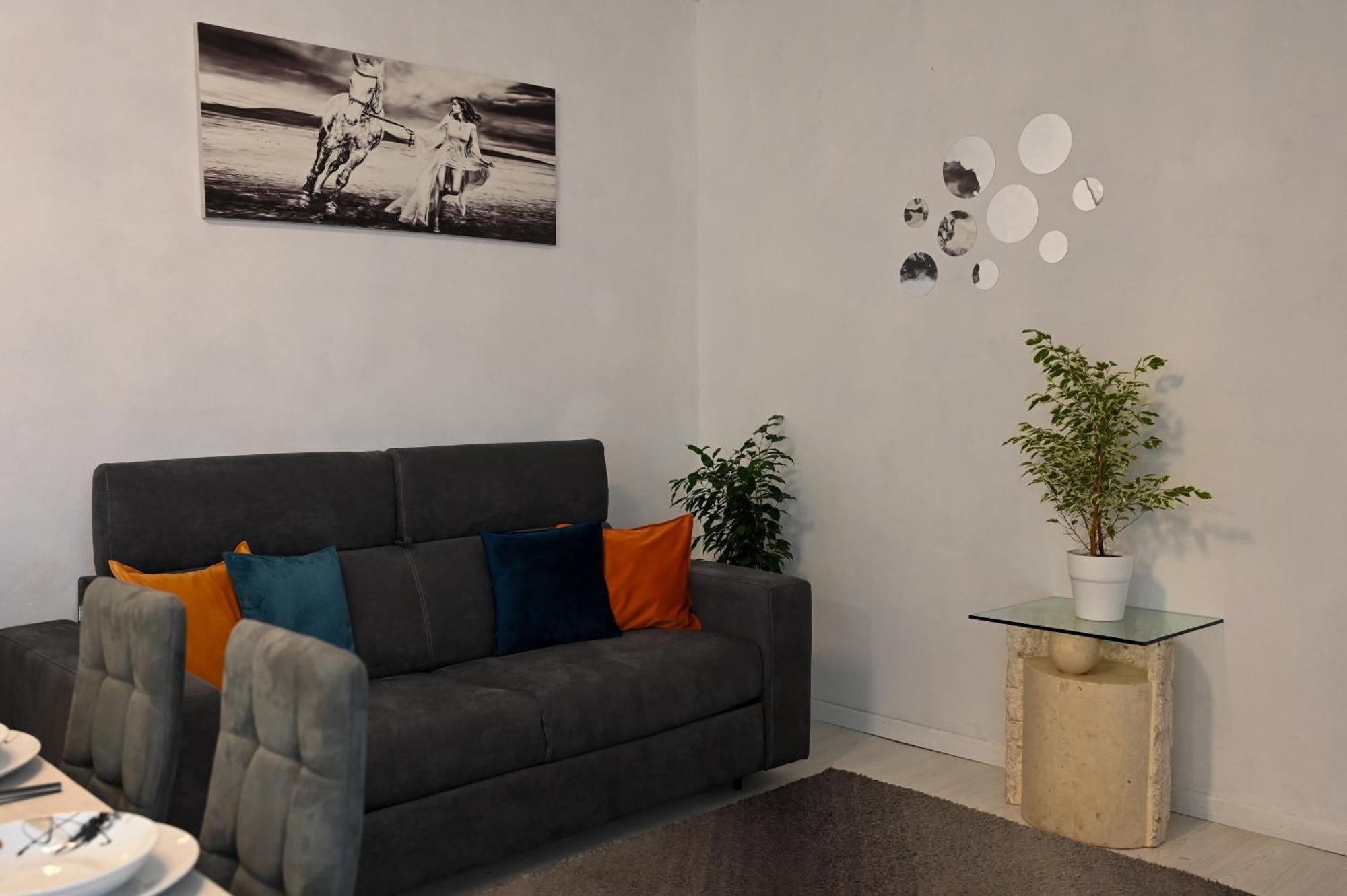 Apartment Angel *
